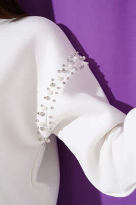 Omuz İnci Taşlı Üç İp Sweatshirt Beyaz - Kadın Giyim Modelleri