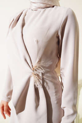 Omuz Pelerinli Elbise Bej - Tesettür Elbise