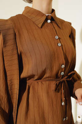 Omuz Pelerinli Taş Düğmeli Gömlek Taba - Gömlek