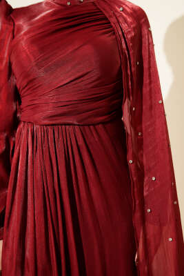 Omuz Pelerinli Taşlı Abiye Elbise Bordo - Elbise