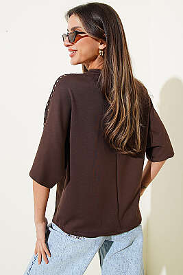 Omuz Taşlı Loyşa T-shirt Kahve - Kadın Giyim Modelleri