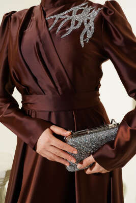 Omuz Taşlı Saten Abiye Elbise Kahve - Tesettür Elbise