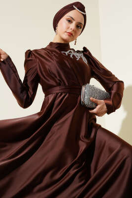 Omuz Taşlı Saten Abiye Elbise Kahve 