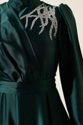 Omuz Taşlı Saten Abiye Elbise Zümrüt - Tesettür Elbise