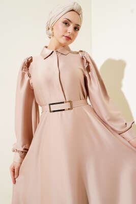 Omuz Taşlı Yarım Gizli Düğmeli Saten Elbise Bej - Tesettür Elbise