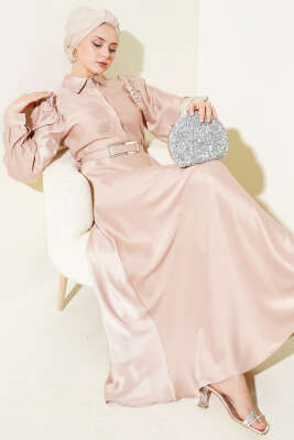 Omuz Taşlı Yarım Gizli Düğmeli Saten Elbise Bej