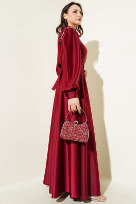 Omuz Taşlı Yarım Gizli Düğmeli Saten Elbise Bordo - Tesettür Elbise