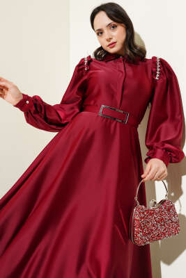 Omuz Taşlı Yarım Gizli Düğmeli Saten Elbise Bordo - Tesettür Elbise