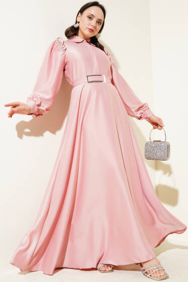 Omuz Taşlı Yarım Gizli Düğmeli Saten Elbise Pudra - Elbise