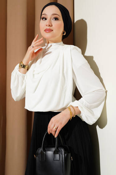 Omuz Vatkalı Degaje Yaka Sandy Bluz Ekru - Yılın Fırsatı 