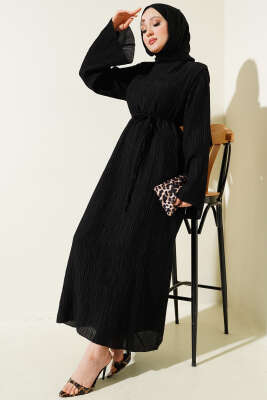 Omuz Vatkalı Kırışık Şeritli Elbise Siyah - Tesettür Elbise