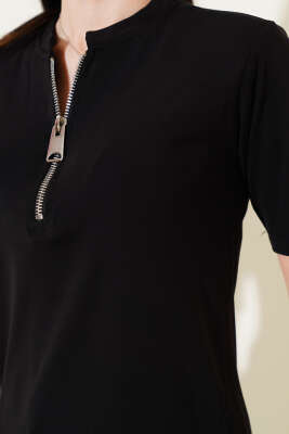 Omuz Vatkalı Yarım Fermuarlı T-shirt Siyah - Bluz