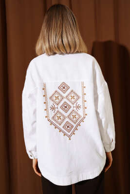 Omuz ve Sırt Nakışlı Kot Ceket Beyaz - Kadın Giyim Modelleri