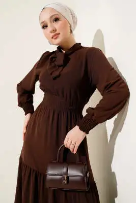 Önden Bağlama Detaylı Lastikli Elbise Kahve - Tesettür Elbise