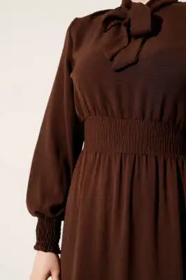 Önden Bağlama Detaylı Lastikli Elbise Kahve - Tesettür Elbise