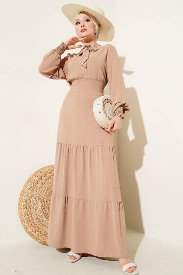 Önden Bağlama Detaylı Lastikli Elbise Latte - Tesettür Elbise