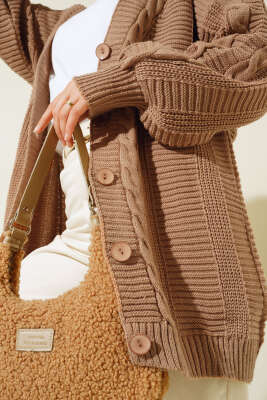 Önden Düğmeli Örgü Hırka Büsküvi - Triko Hırka