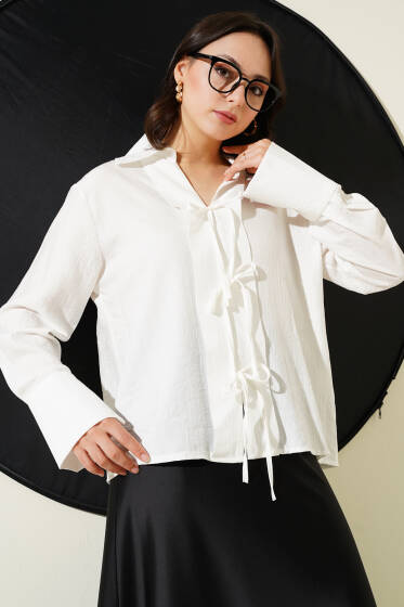 Önü Bağcık Detaylı Bluz Beyaz - Bluz