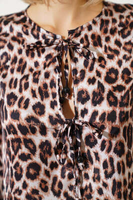 Önü Bağlamalı Saten Bluz Leopar - Kadın Giyim Modelleri