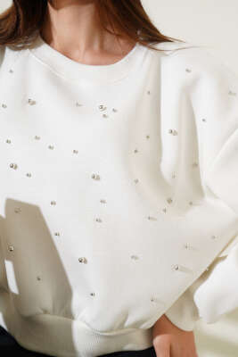Önü Boncuklu Üç İplik Kısa Sweatshirt Ekru - Kadın Giyim Modelleri