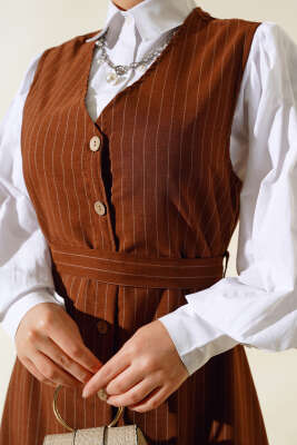 Önü Boydan Düğmeli Çizgili Jile Elbise Kahve - Tesettür Elbise