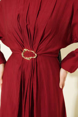 Önü Büzgülü Gold Tokalı Elbise Bordo - Elbise