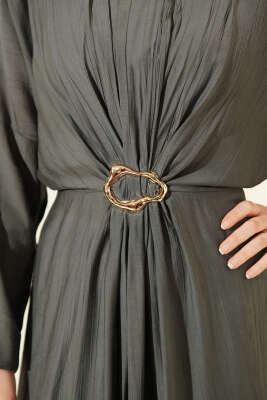 Önü Büzgülü Gold Tokalı Elbise Füme - Elbise