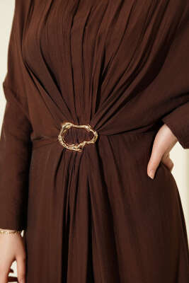 Önü Büzgülü Gold Tokalı Elbise Kahve - Elbise