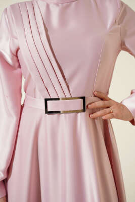 Önü Çapraz Piliseli Saten Elbise Pembe - Elbise