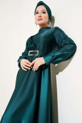 Önü Çapraz Piliseli Saten Elbise Zümrüt - Tesettür Elbise