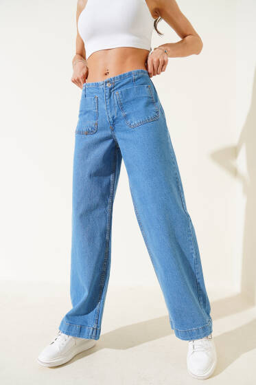 Önü Cepli Kot Pantolon Açık Mavi - Kadın Pantolon