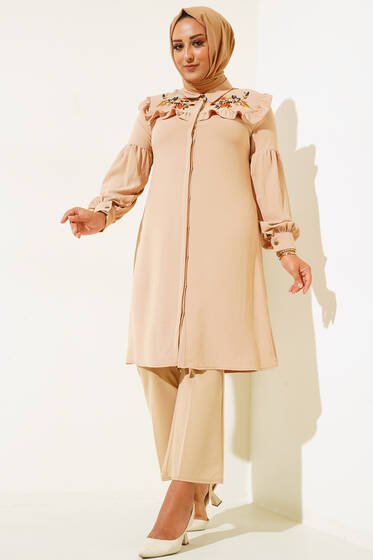 Önü Çiçek Nakış Fırfırlı Tunik Bej - Tunik