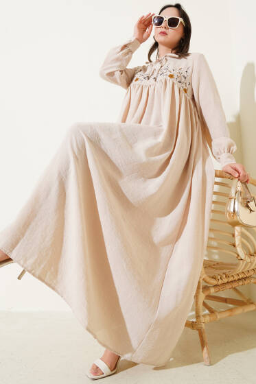 Önü Çiçek Nakışlı Elbise Bej - Elbise