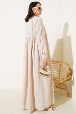 Önü Çiçek Nakışlı Elbise Bej - Tesettür Elbise