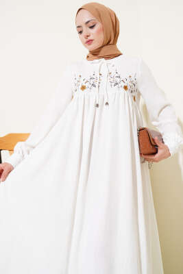 Önü Çiçek Nakışlı Elbise Beyaz - Tesettür Elbise