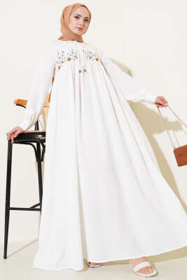 Önü Çiçek Nakışlı Elbise Beyaz - Tesettür Elbise