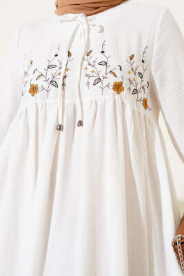 Önü Çiçek Nakışlı Elbise Beyaz - Tesettür Elbise