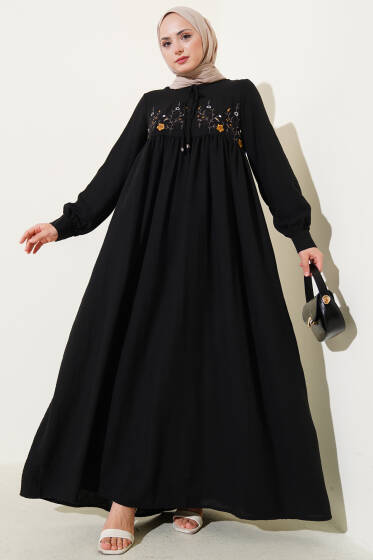 Önü Çiçek Nakışlı Elbise Siyah - Elbise