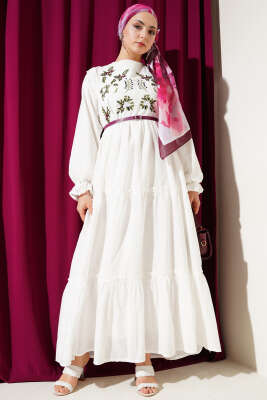 Önü Çiçek Nakışlı Fırfırlı Elbise Mürdüm - Tesettür Elbise