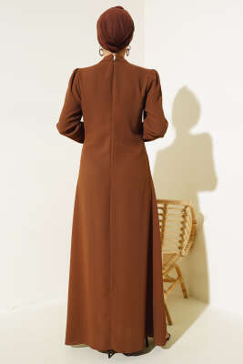 Önü Çiçek Taşlı Elbise Taba - Tesettür Elbise