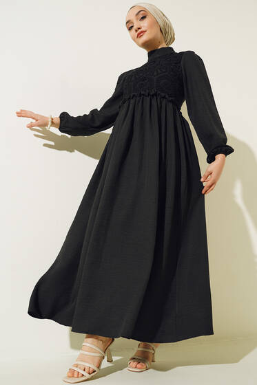 Önü Dantel Örgü Detaylı Elbise Siyah - Tesettür Elbise