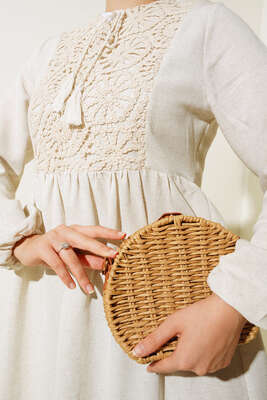 Önü Dantel Örgülü Yakası İp Bağlamalı Elbise Bej - Tesettür Elbise