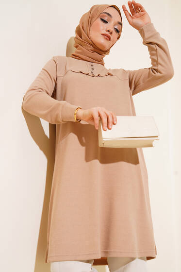 Önü Düğmeli Fırfır Detaylı Tunik Bej - Tunik