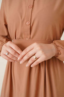 Önü Düğmeli Kat Model Elbise Camel - Tesettür Elbise