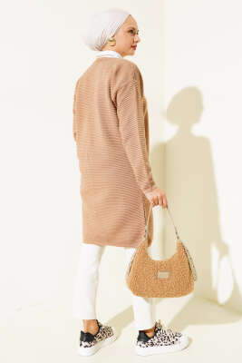 Önü Düğmeli Yatay Fitilli Triko Hırka Büsküvi - Triko Hırka