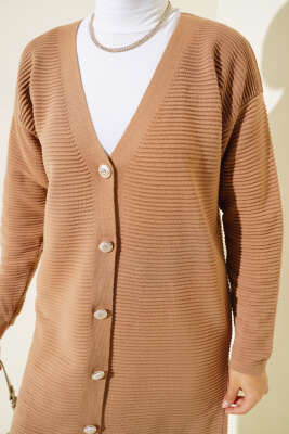 Önü Düğmeli Yatay Fitilli Triko Hırka Büsküvi - Triko Hırka