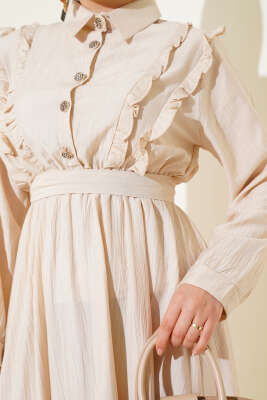 Önü Fırfır Detaylı Kuşaklı Elbise Bej - Tesettür Elbise