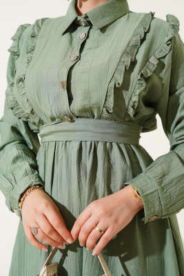 Önü Fırfır Detaylı Kuşaklı Elbise Çağla Yeşili - Tesettür Elbise