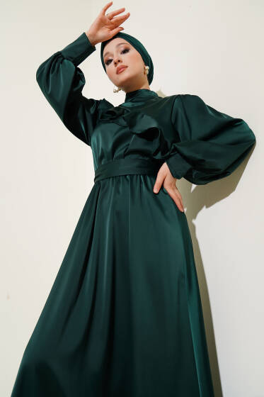 Önü Fırfır Detaylı Saten Abiye Elbise Zümrüt - Elbise