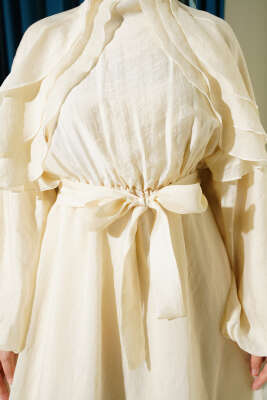 Önü Fırfırlı Bel Lastikli Kuşaklı Elbise Krem - Elbise